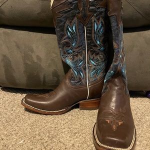 Women’s cowgirl boots